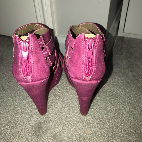 Steve Madden XCESS Strappy Wedge Sandal - Picture 5 of 6